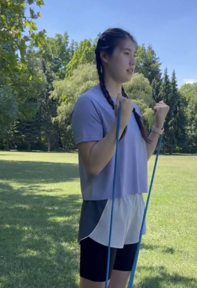 夸德拉多患有慢性跟腱炎，他尝试通过保守治疗来克服伤病，但他现在仍然能感受到疼痛，所以他可能被迫接受手术治疗。